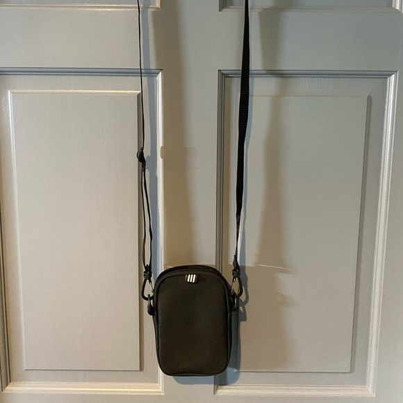 Adidas Unisex Crossbody Bag/Fanny Pack - Picture 3 of 6